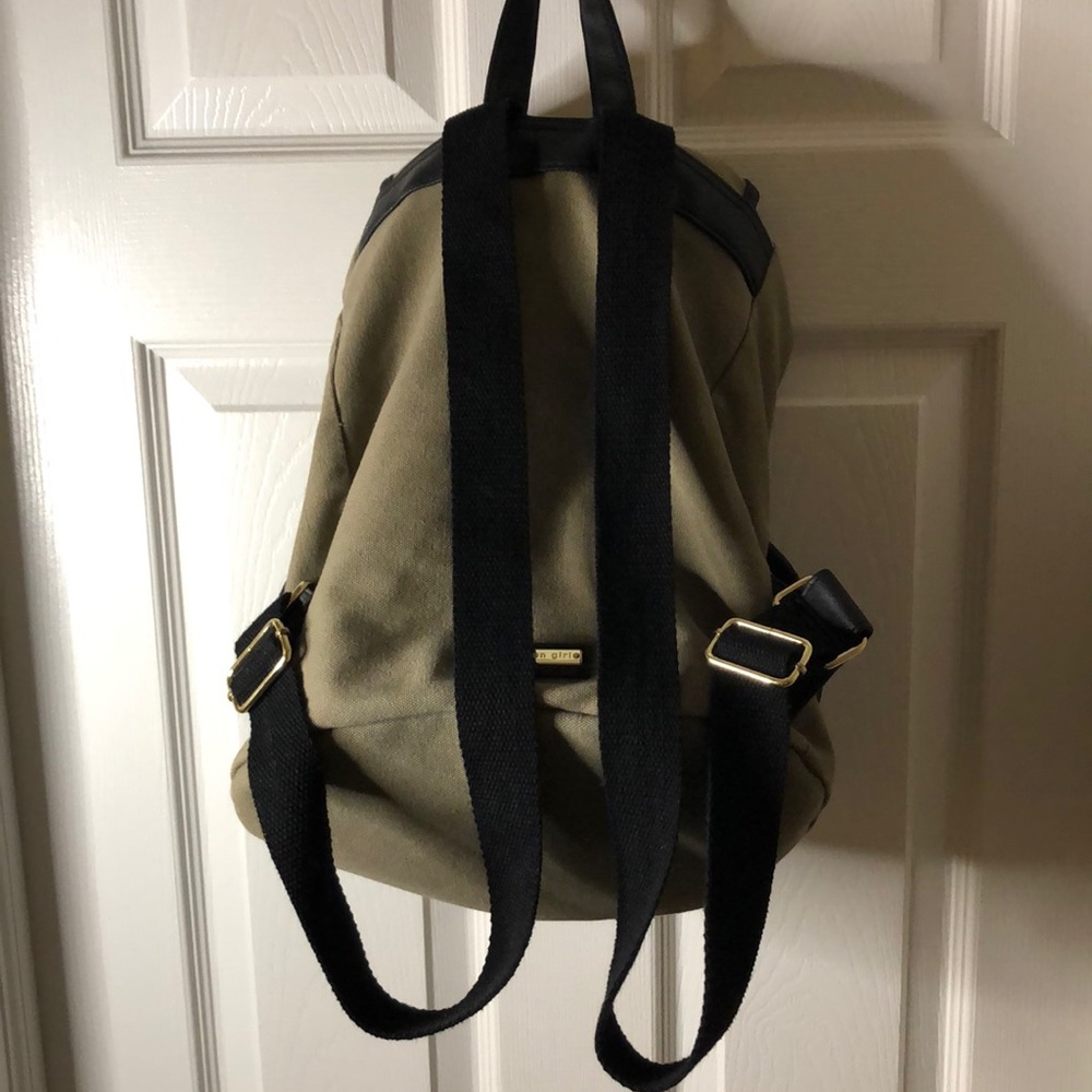 Backpack - Picture 3 of 5